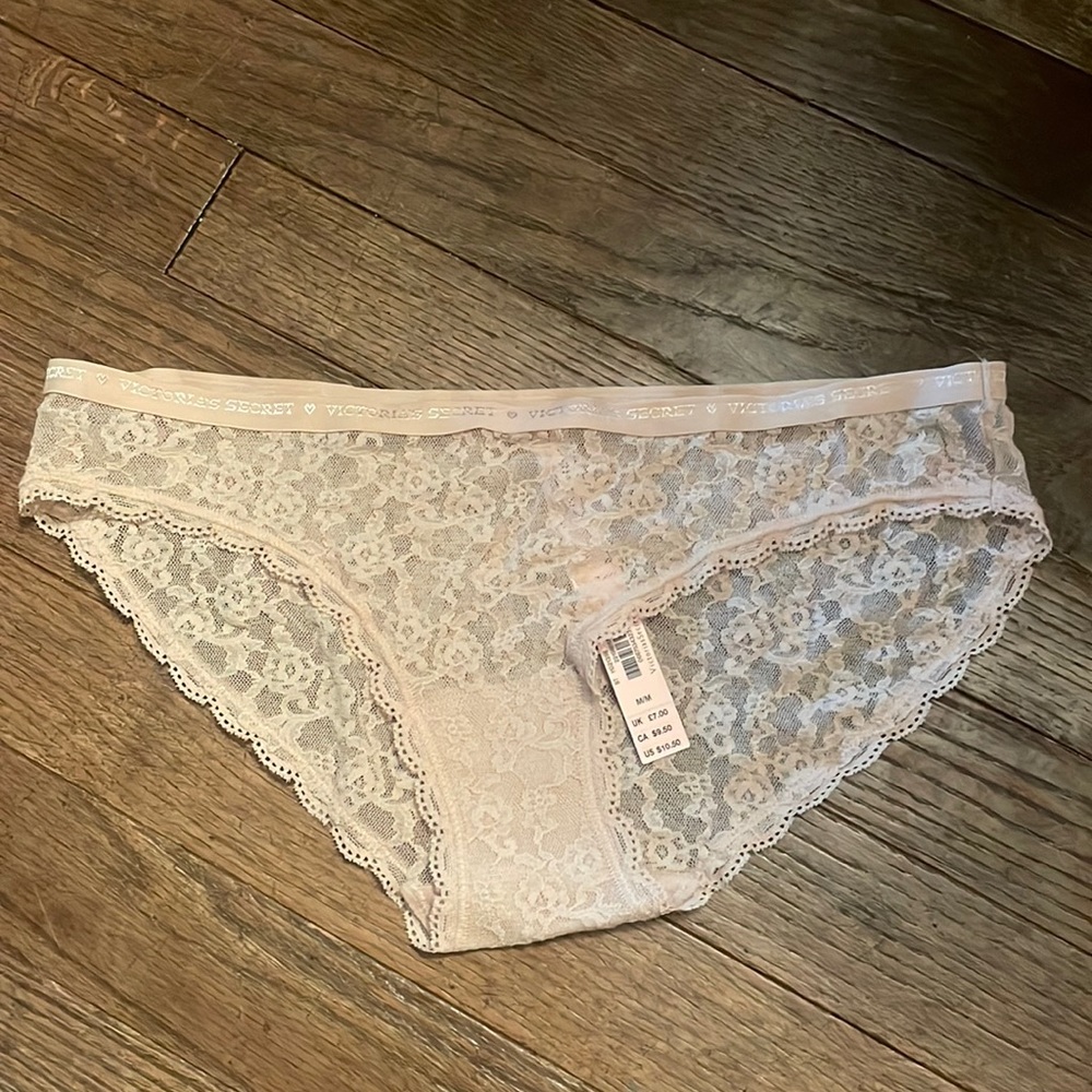 NWT Victoria’s Secret cream lace panty
